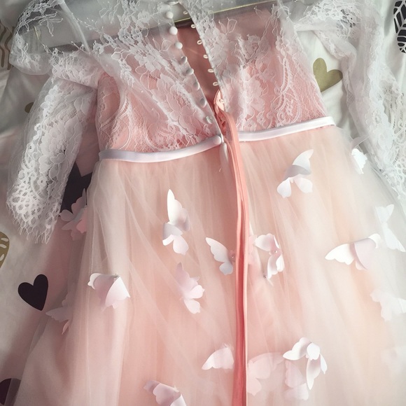 A beautiful dress - Picture 3 of 4